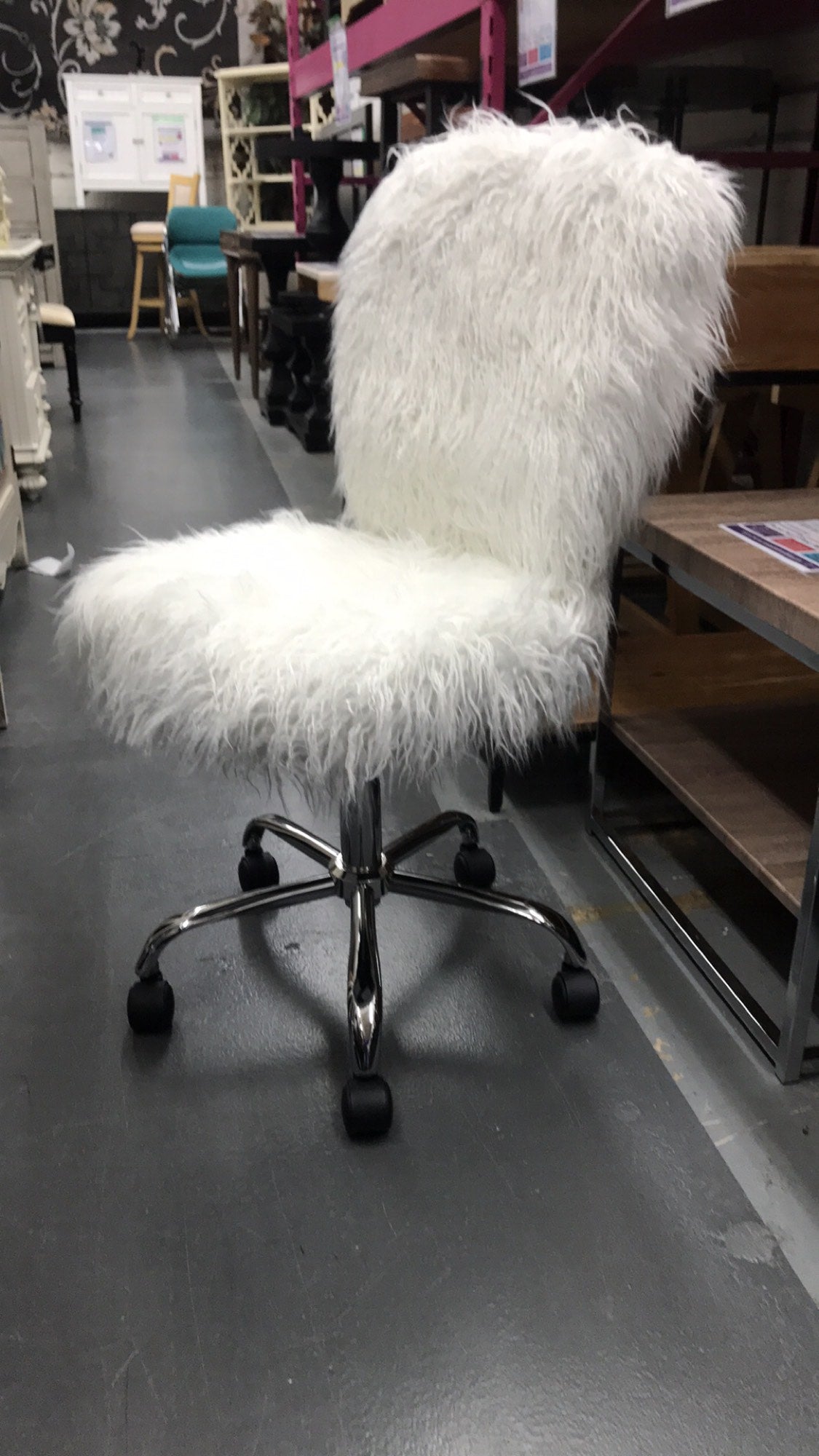 White shaggy chair hot sale