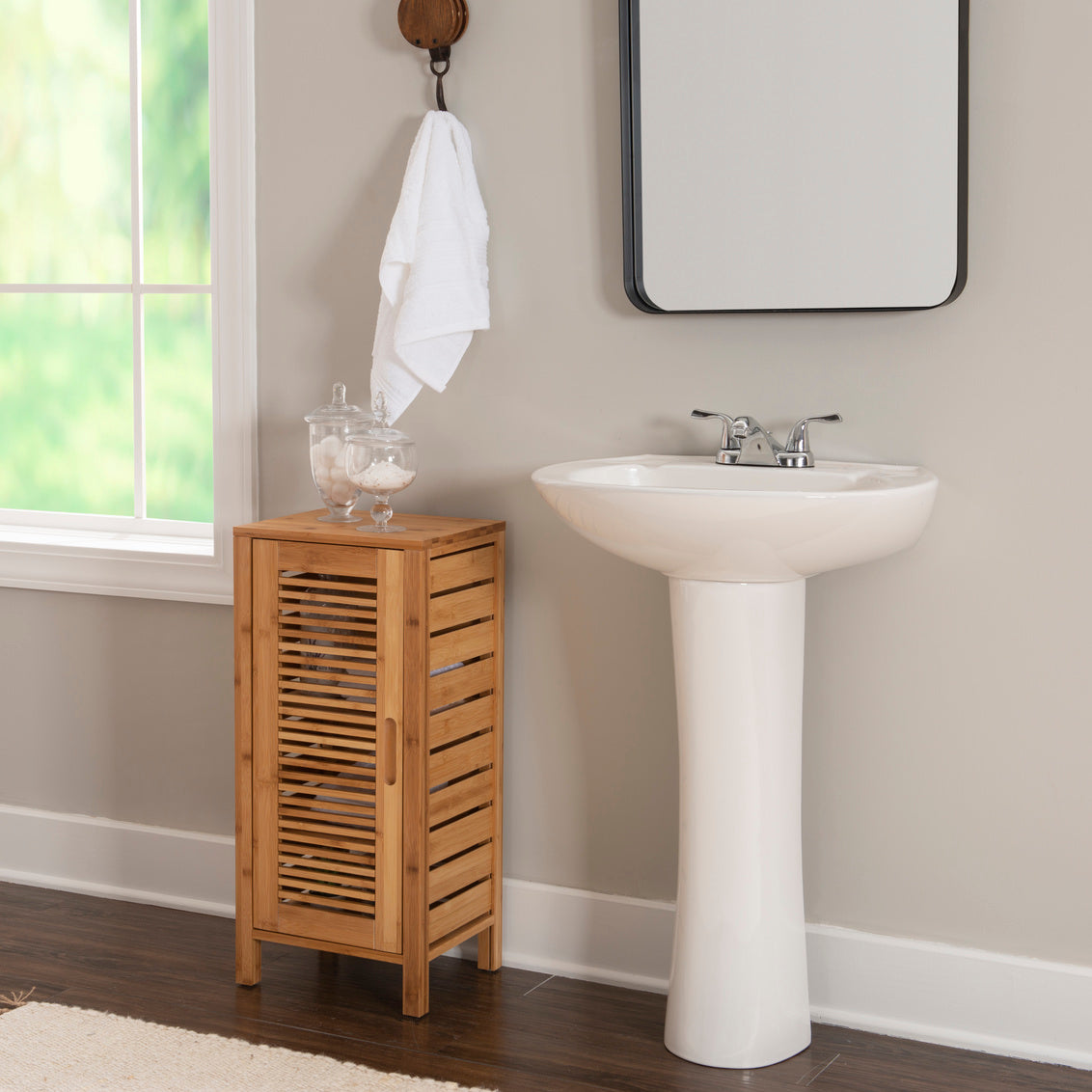 Short Pedestal Sink Washroom Storage Furniture w/Double Doors and
