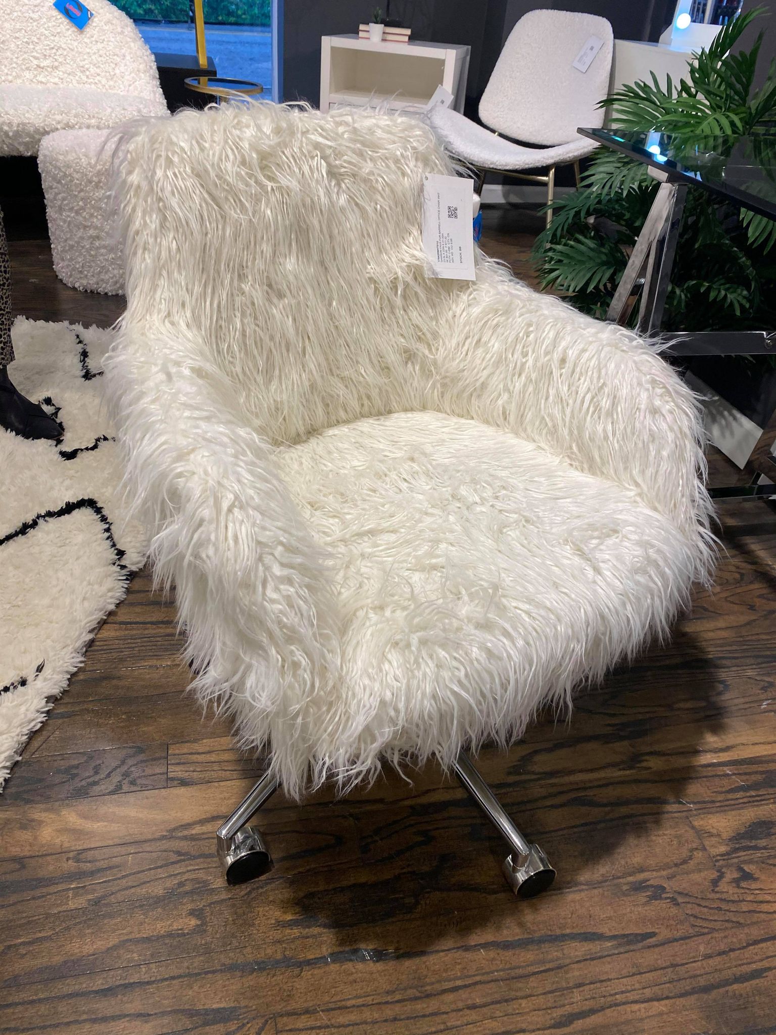 Pink fur office online chair