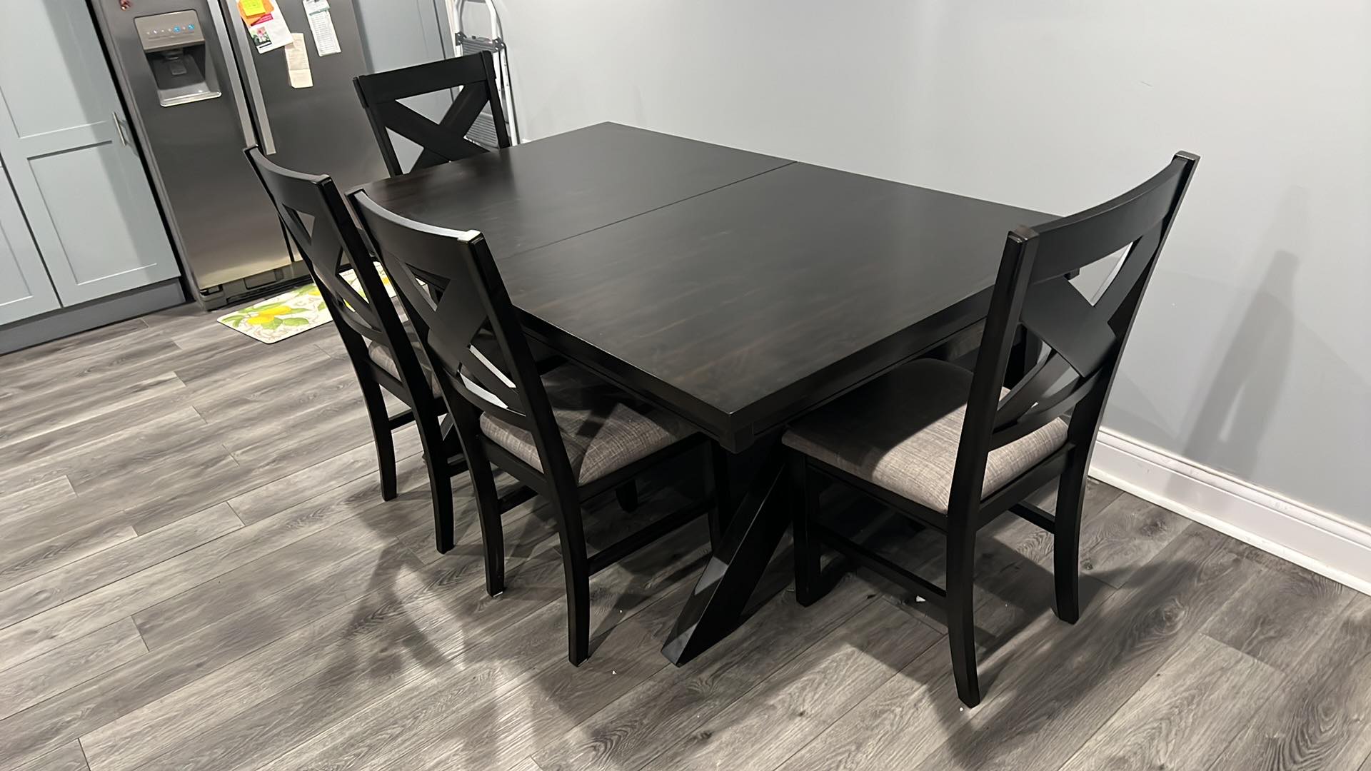 Havana dining table and outlet chairs