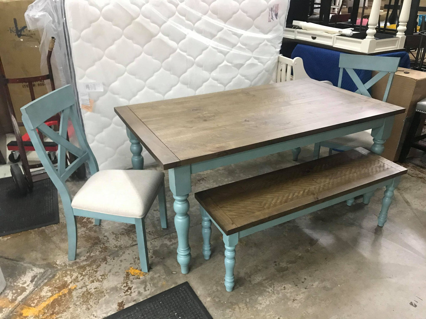 WEEKLY or MONTHLY. Kelsey Creek Dining Table & 4 Chairs & Bench