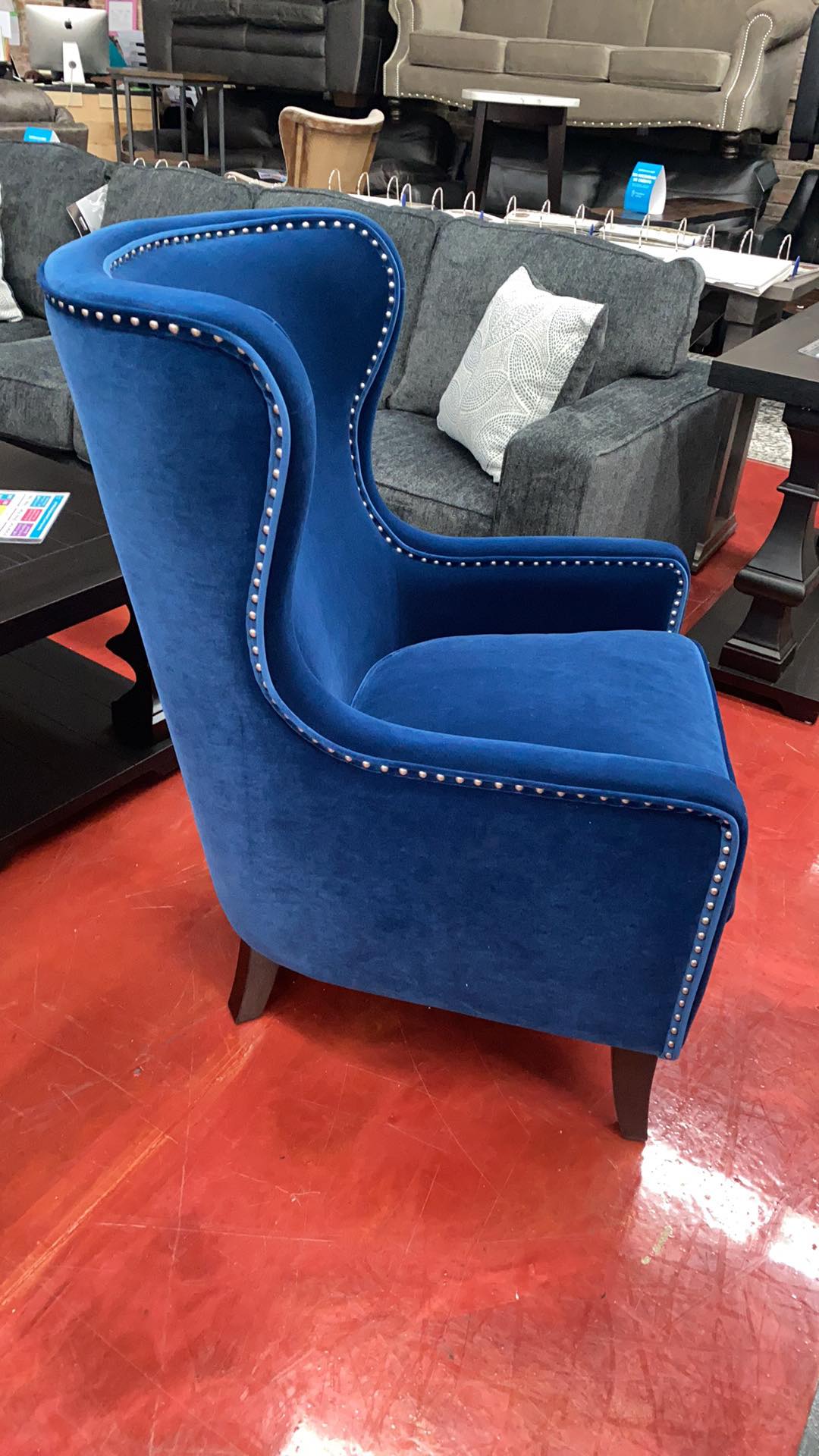 Deep blue velvet online chair